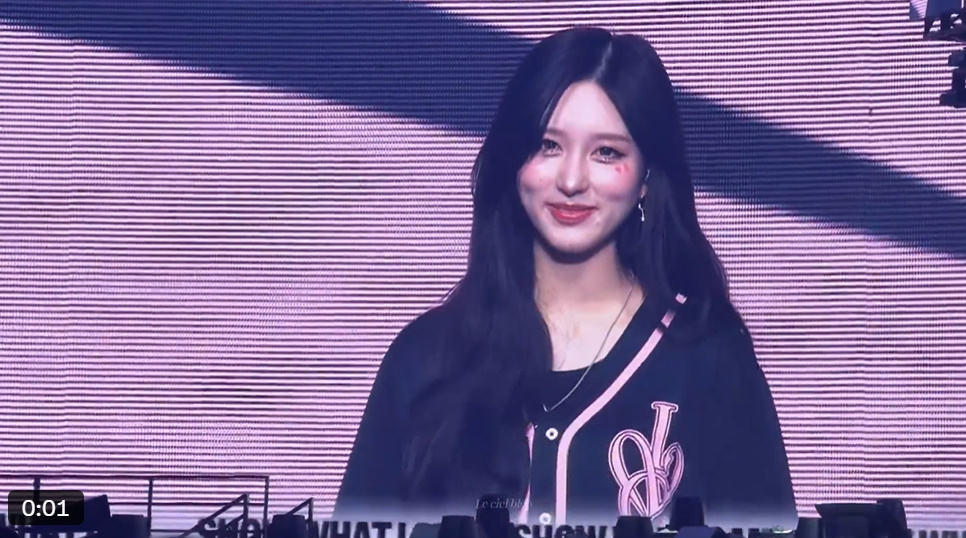 아이브 wearing PS019E